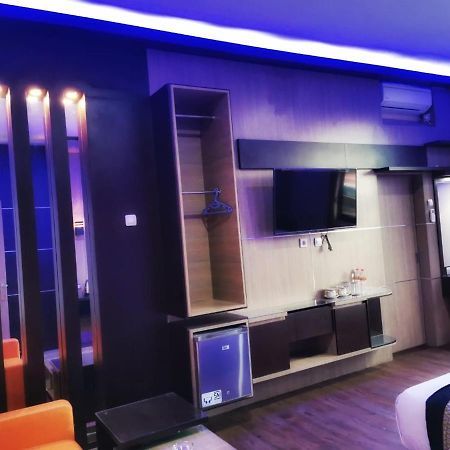 Oyo 822 Hotel Mukti Jaya Пурвокерто Екстер'єр фото