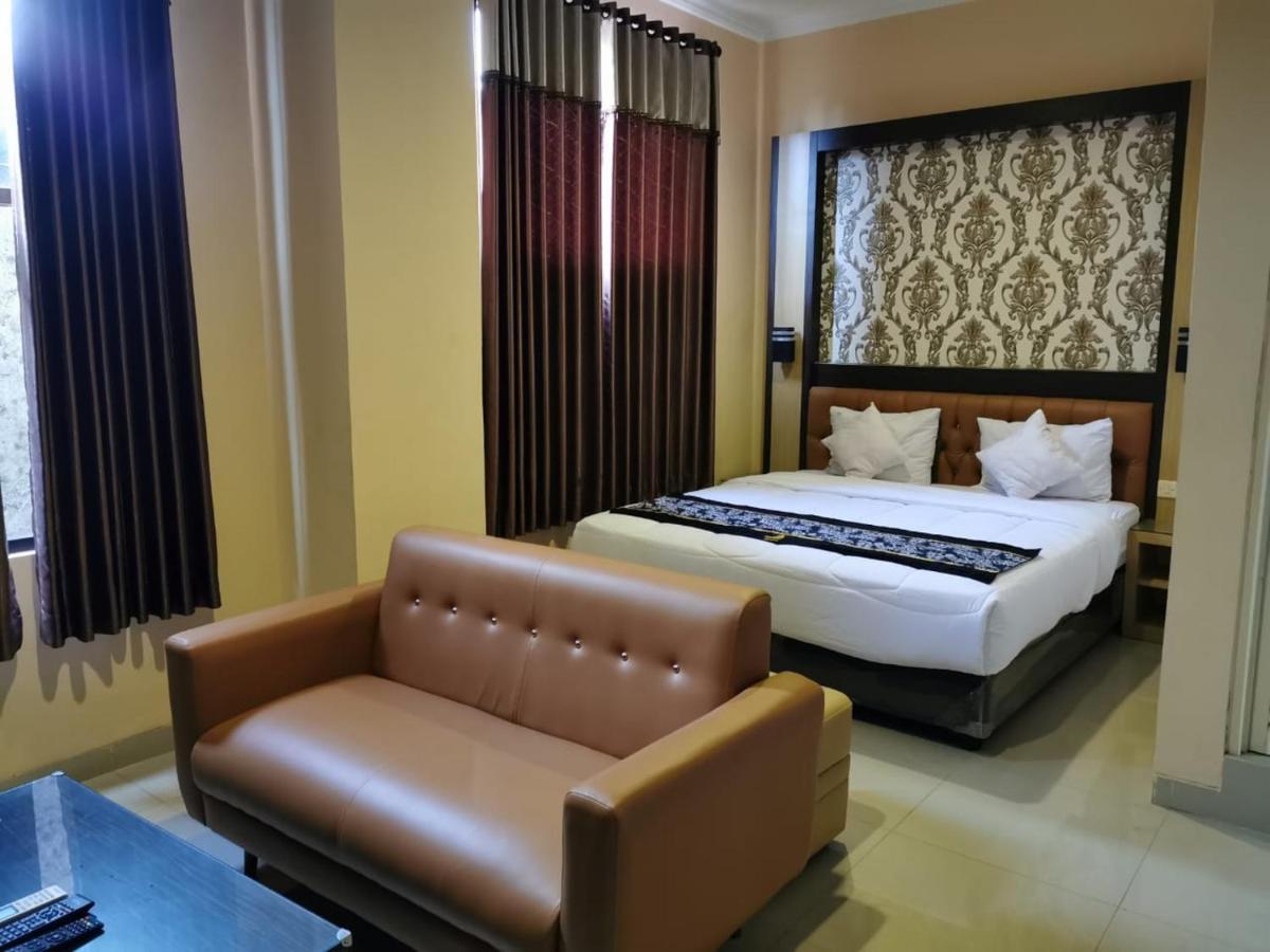 Oyo 822 Hotel Mukti Jaya Пурвокерто Екстер'єр фото