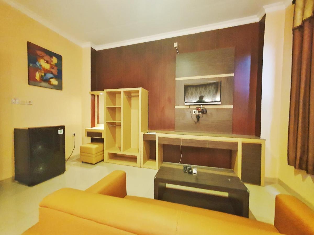 Oyo 822 Hotel Mukti Jaya Пурвокерто Екстер'єр фото